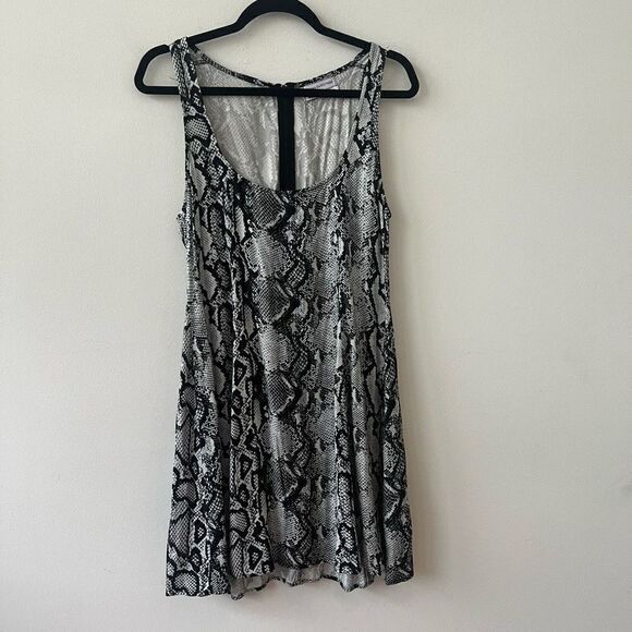Urban Outfitter Woemn's Sleeveless Snake Print Gray MIni Dress Size Medium - Picture 1 of 10